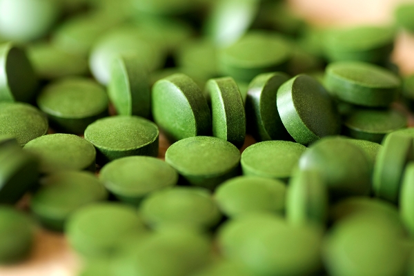 Algák táplálékkiegészítőként tabletta formában.