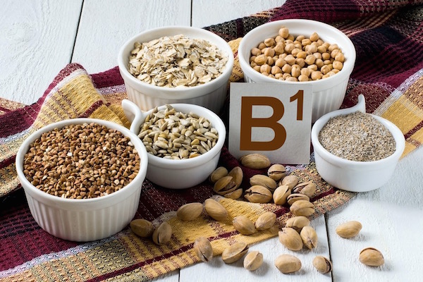 B1-vitamint tartalmazó élelmiszerek: napraforgómag, pisztácia, teljes kiőrlésű gabonák, hajdina.