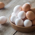 A tojás táplálkozási előnyei és kockázatai