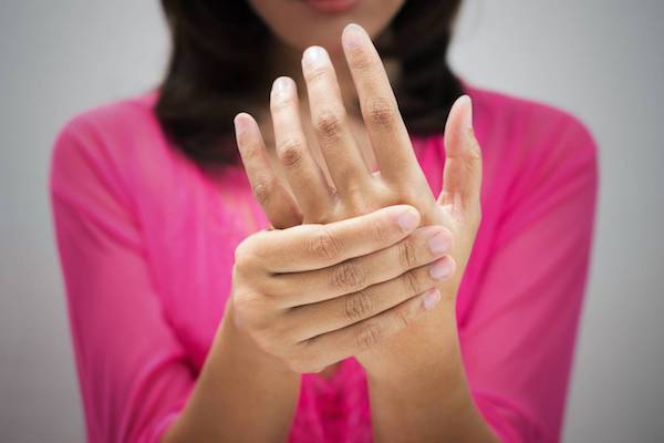 Duzzadt, fájdalmas ujjak - Az orvos válaszol Fáj az ujj törött ízülete
