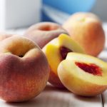 Melyik gyümölcsöt és zöldséget tilos és melyiket szabad meghámozni?