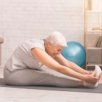 A rugalmasság még idősebb korban is fejleszthető – néhány rugalmasságot fejlesztő gyakorlat
