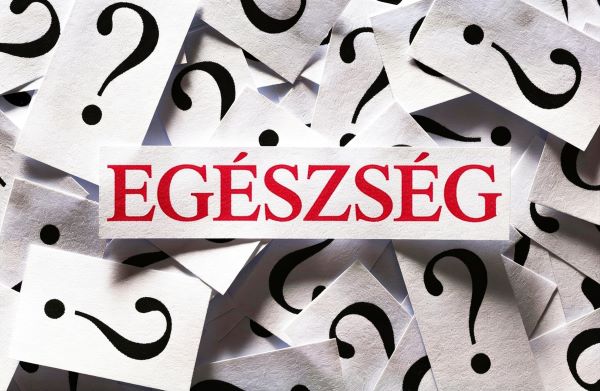 Fehér papírcetliken kérdőjel, középen egy nagyobb papírcsíkon piros "egészség" felirattal.